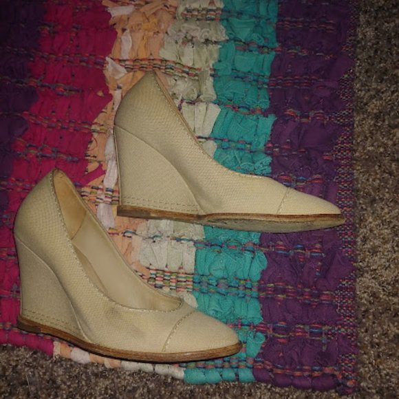 CHANEL BEIGE CLOSED TOED WEDGES size 5 - Picture 2 of 4